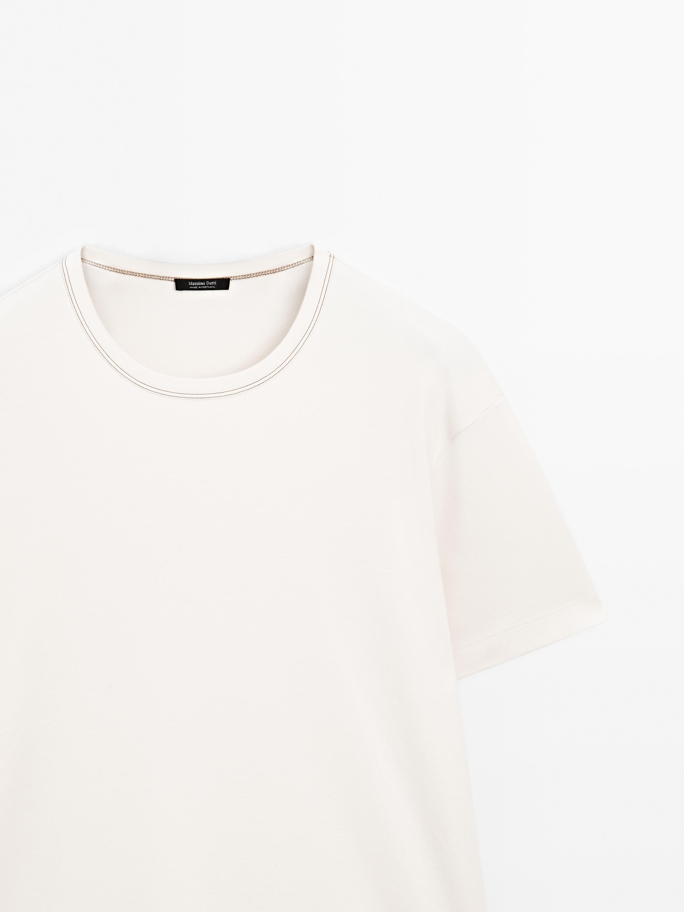 Short-sleeve T-shirt with contrast topstitching